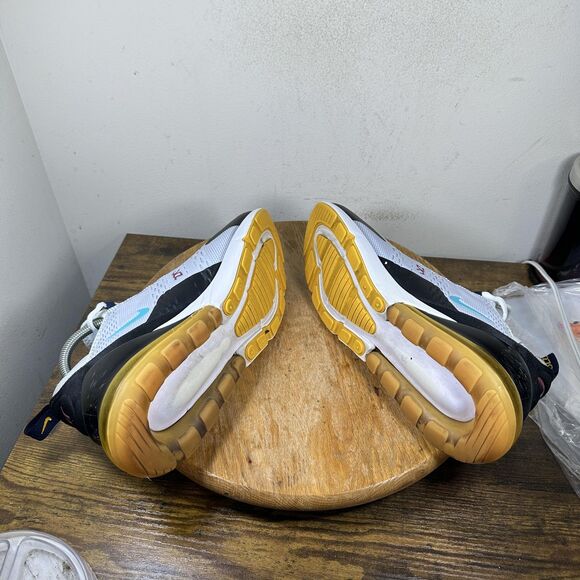 Athletic_Shoes